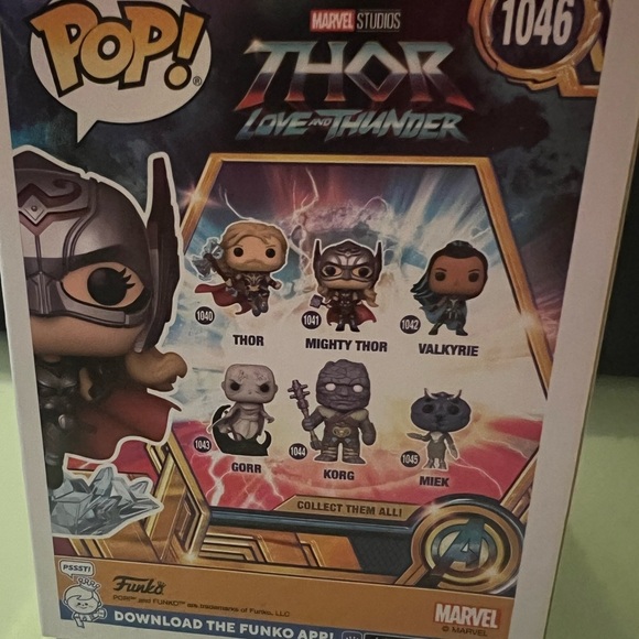 Funko Pop! Thor with Glow Effect - Picture 3 of 4